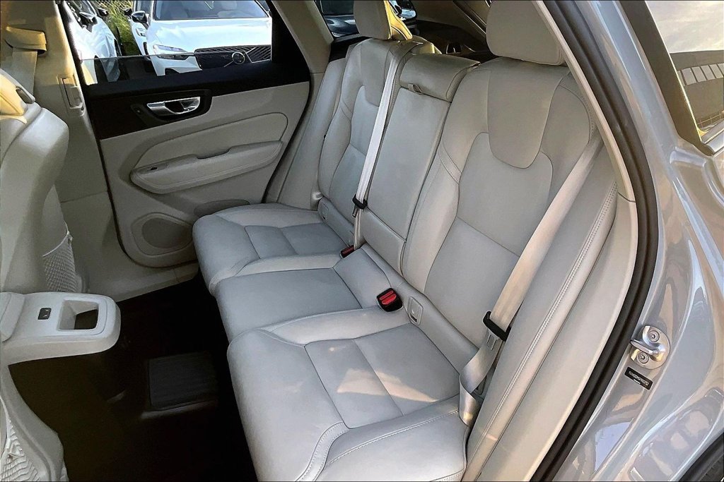 Used 2024 Volvo XC60 T8 Ultimate w/ Protection Package Premier AWD/4WD image 35