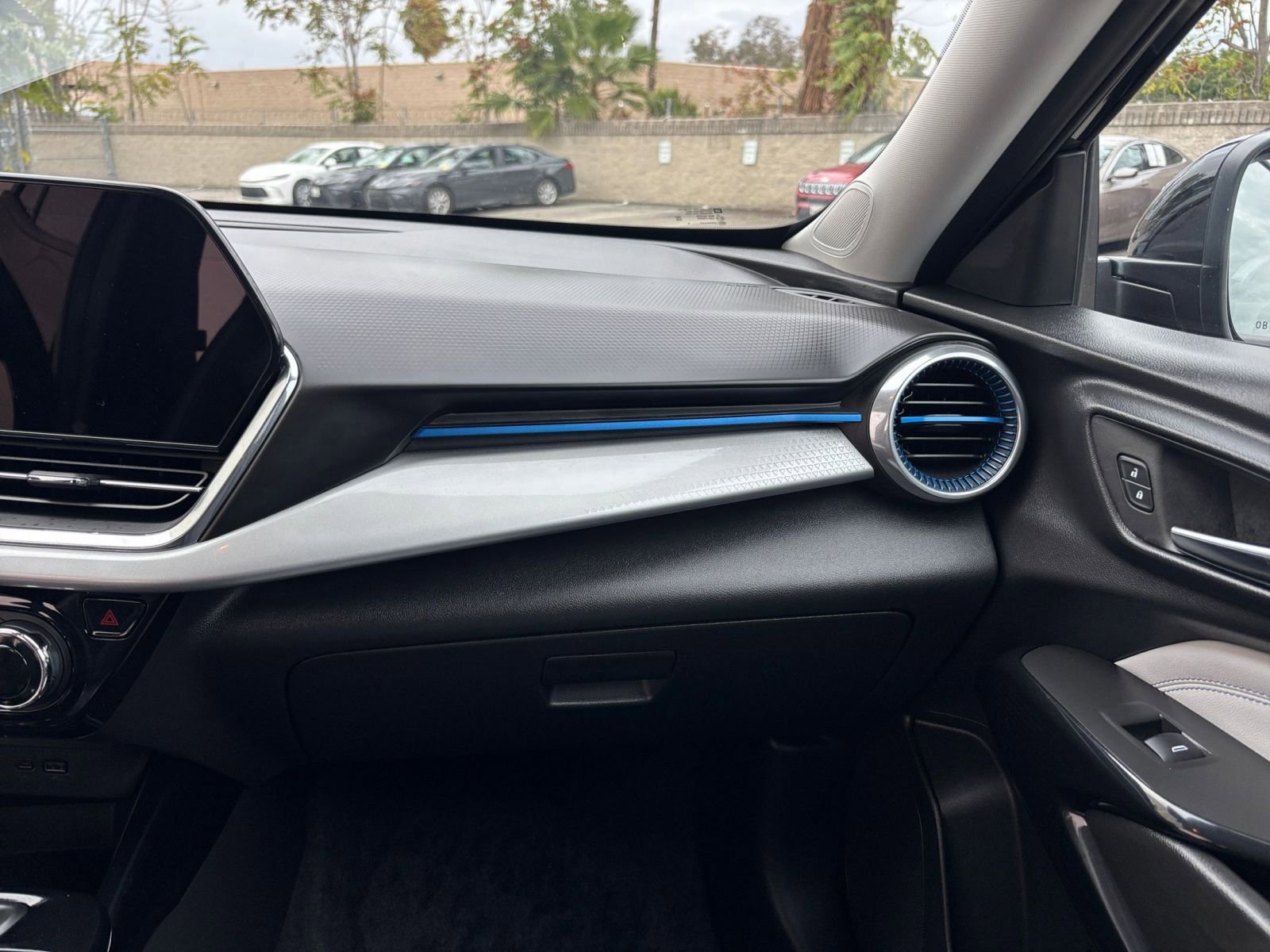 Used 2025 Chevrolet Trax LT w/ LT Convenience Package image 35