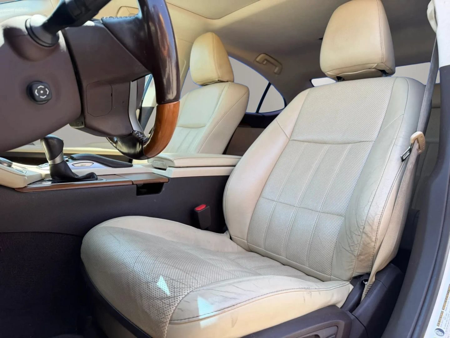 Used 2016 Lexus ES 300h w/ Luxury Package w/Wood Trim FWD image 10
