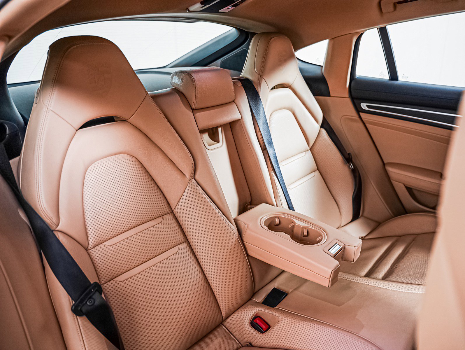 Certified 2023 Porsche Panamera Platinum Edition image 6