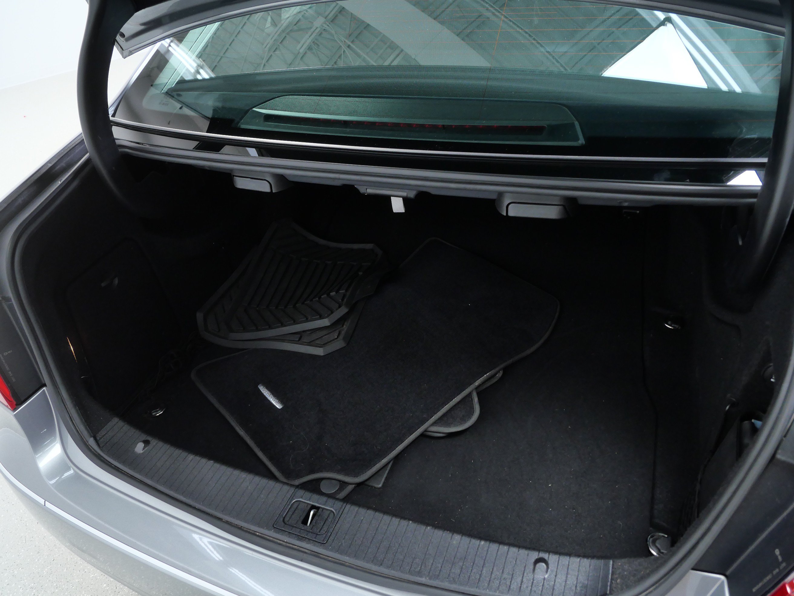 Used 2012 Mercedes-Benz E 350 4MATIC Sedan image 7