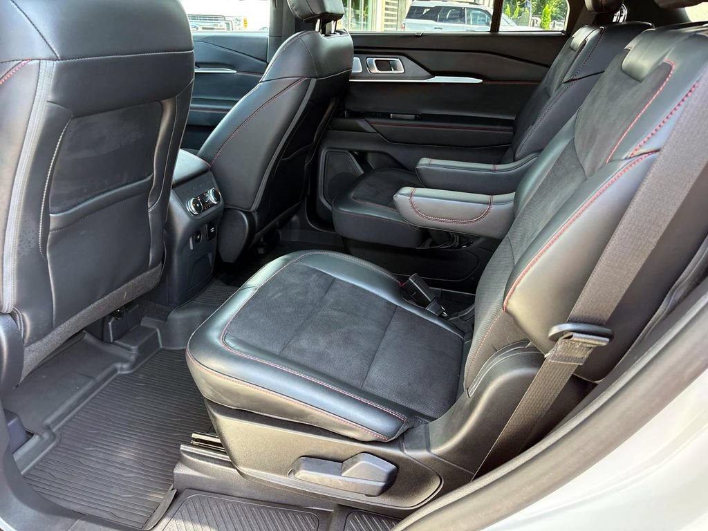 Used 2025 Ford Explorer ST AWD/4WD image 9