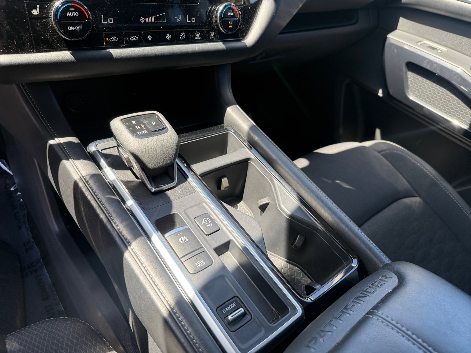 Used 2024 Nissan Pathfinder SV FWD image 13