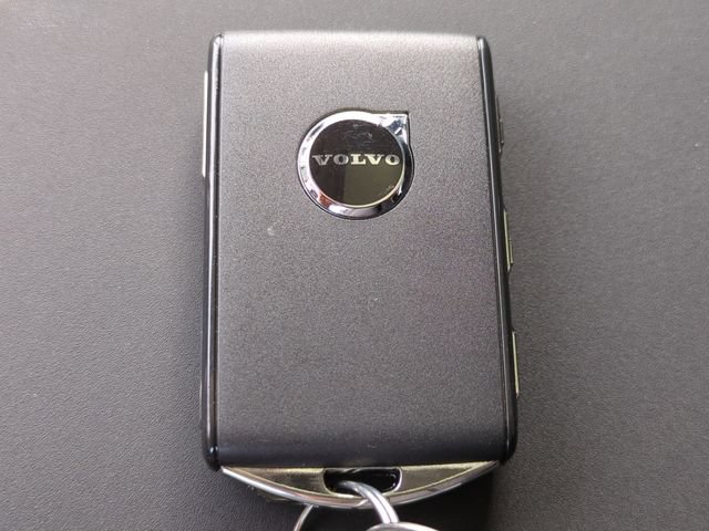 New 2026 Volvo XC60 B5 Plus w/ Protection Package Premier AWD/4WD image 24
