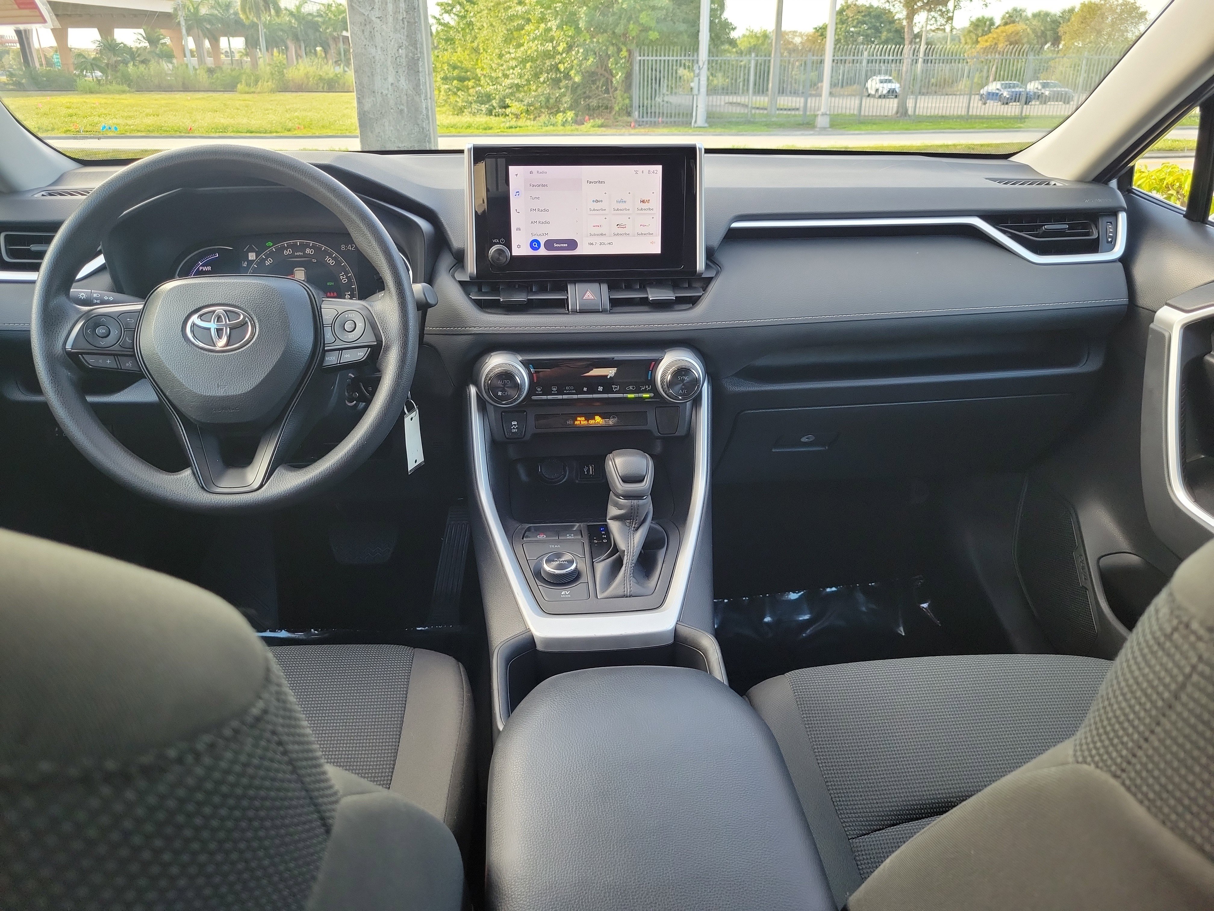 Used 2024 Toyota RAV4 LE image 10