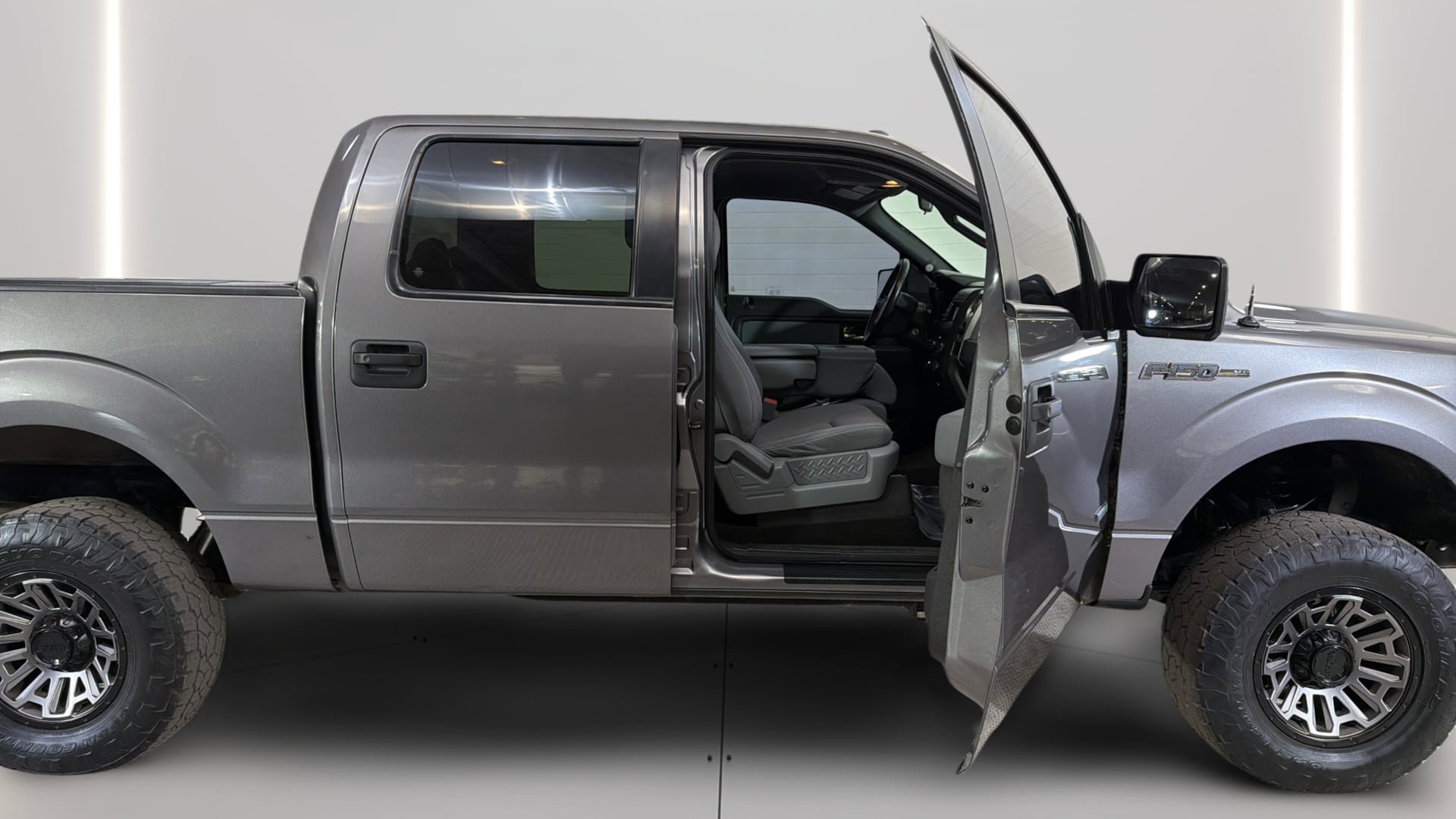Used 2013 Ford F150 XLT w/ Mid Equipment Group RWD image 33