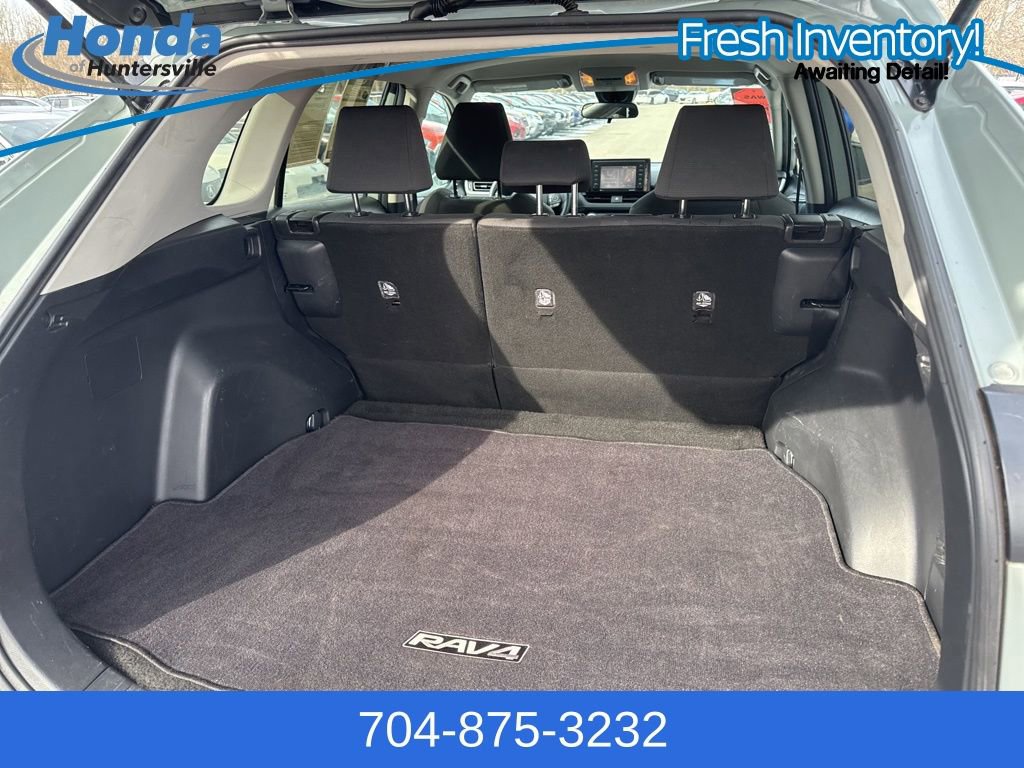 Used 2020 Toyota RAV4 XLE image 10