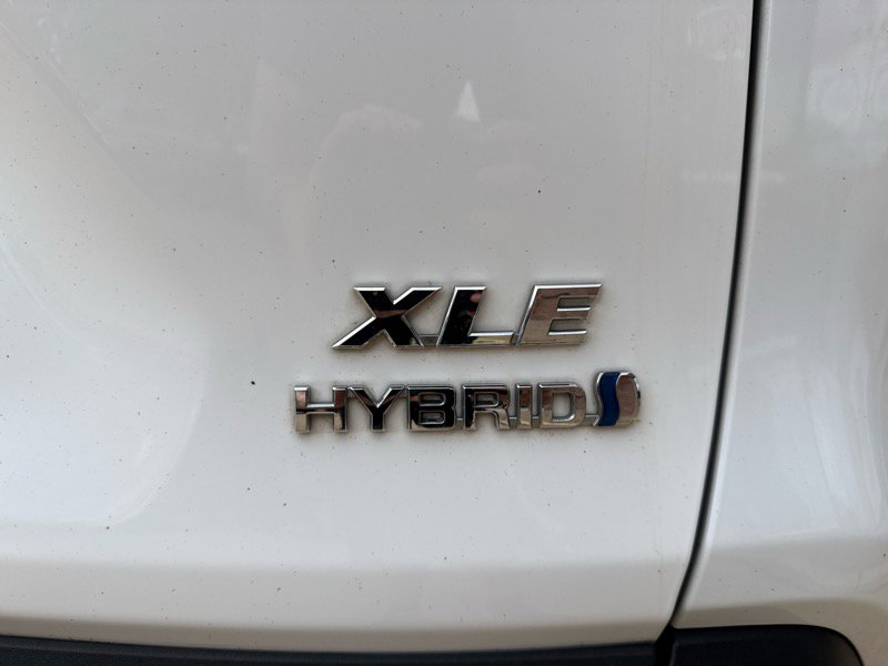 Used 2020 Toyota RAV4 XLE image 26