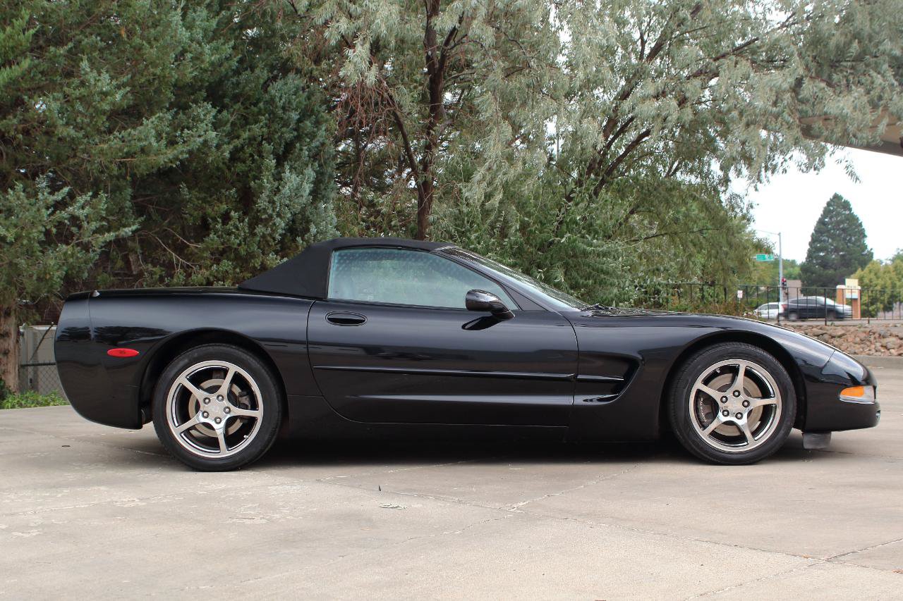 Used 2002 Chevrolet Corvette Convertible w/ Preferred Equipment Group2 RWD image 4