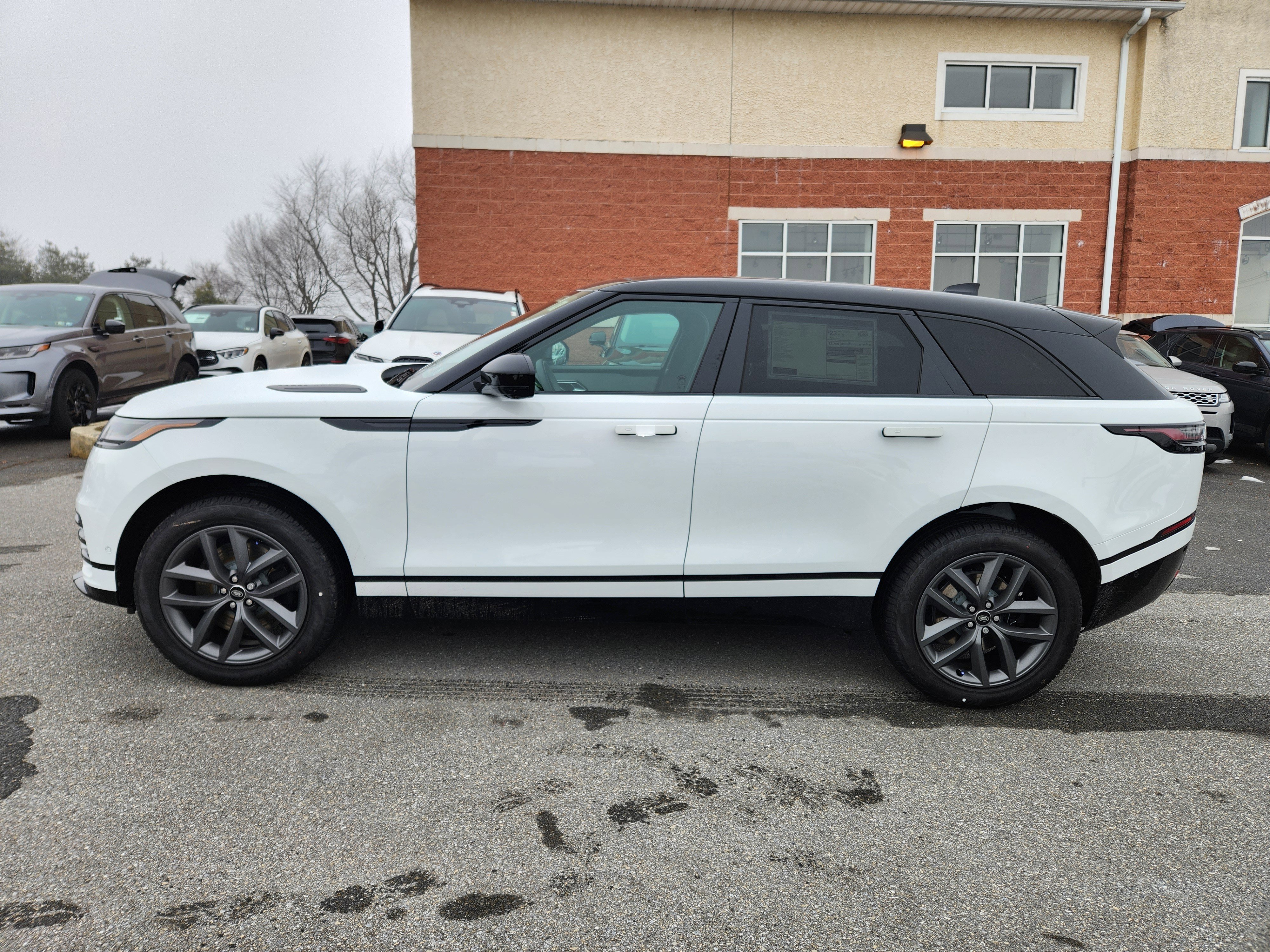 New 2026 Land Rover Range Rover Velar Dynamic SE AWD/4WD image 5