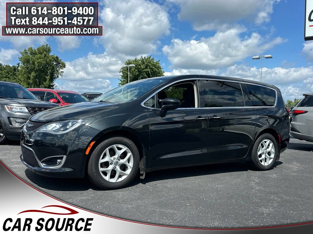 Used 2017 Chrysler Pacifica Touring Plus w/ Tire & Wheel Group FWD image 3