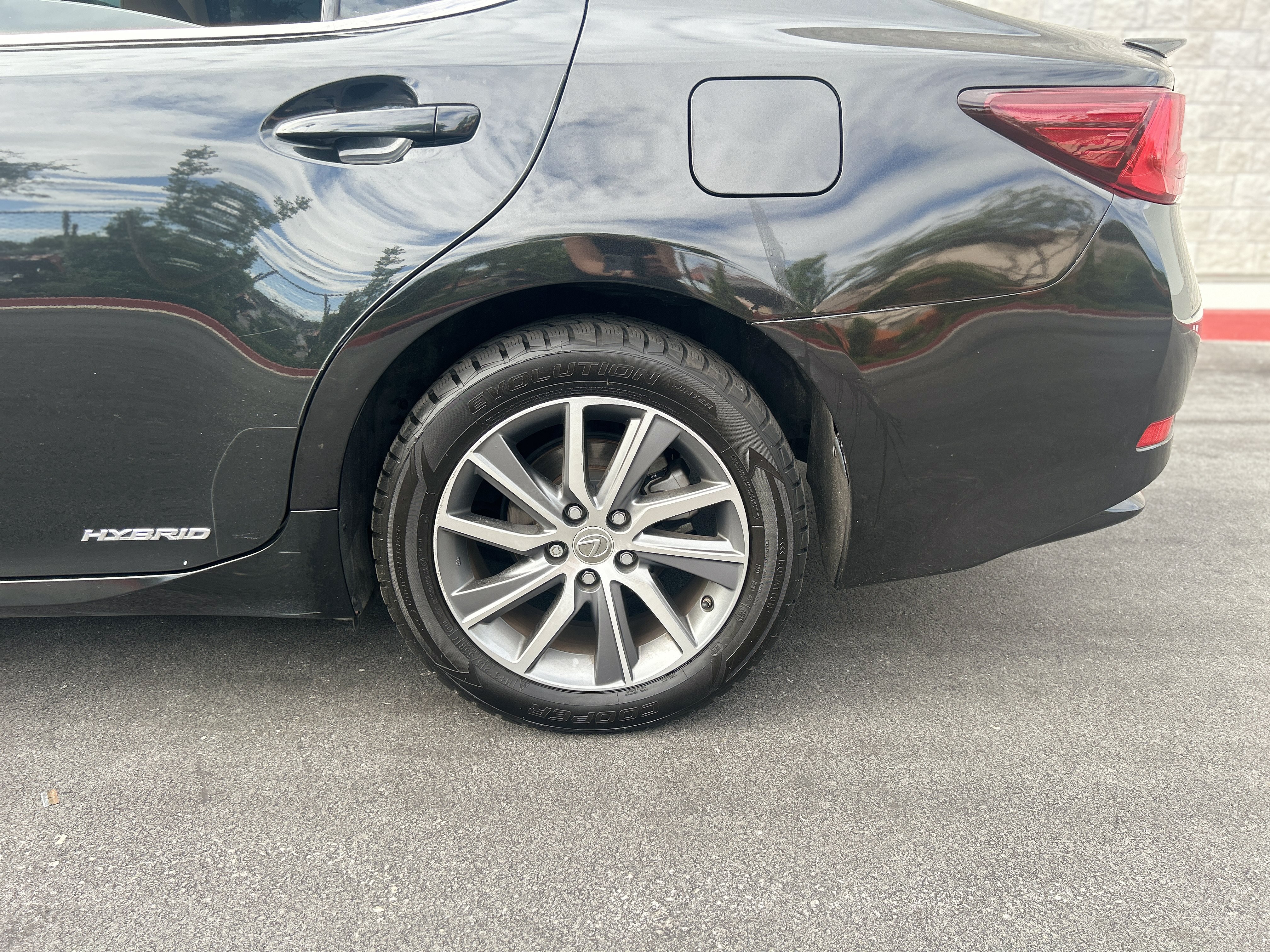 Used 2017 Lexus ES 300h w/ Navigation System Package FWD image 21