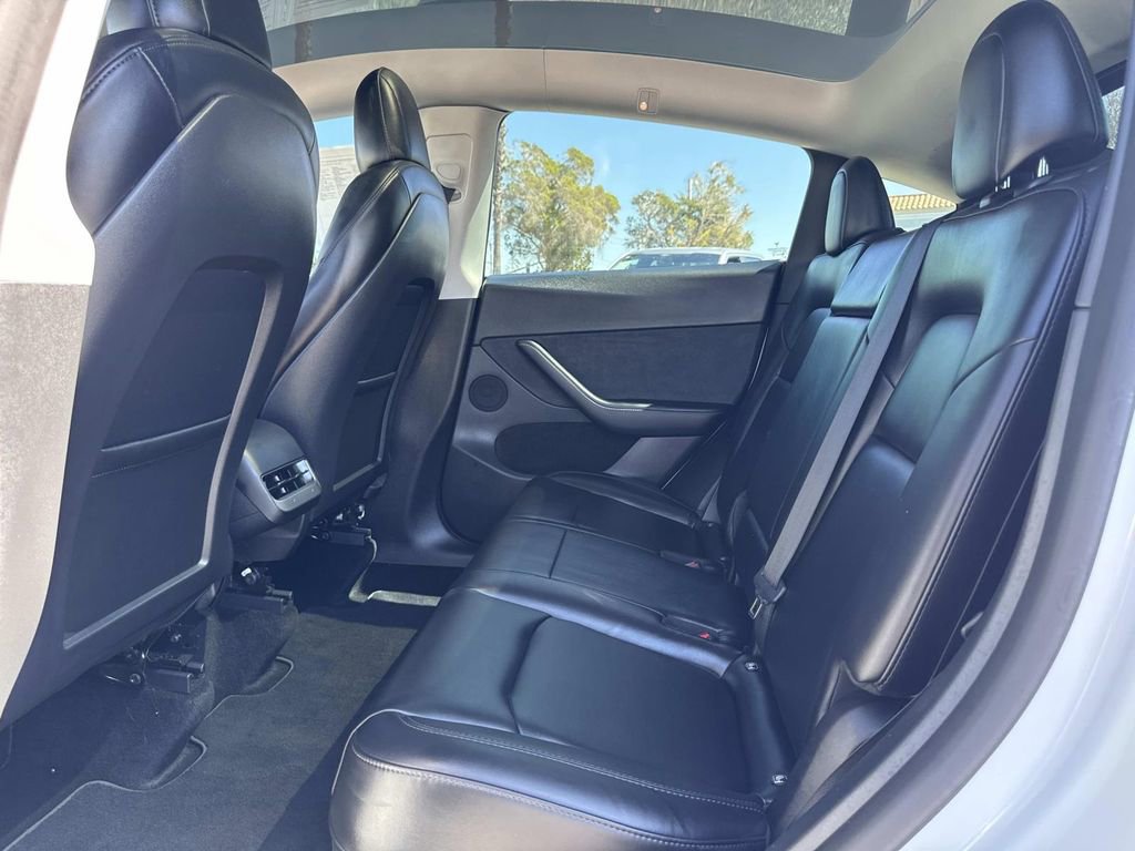 Used 2022 Tesla Model Y Long Range image 29