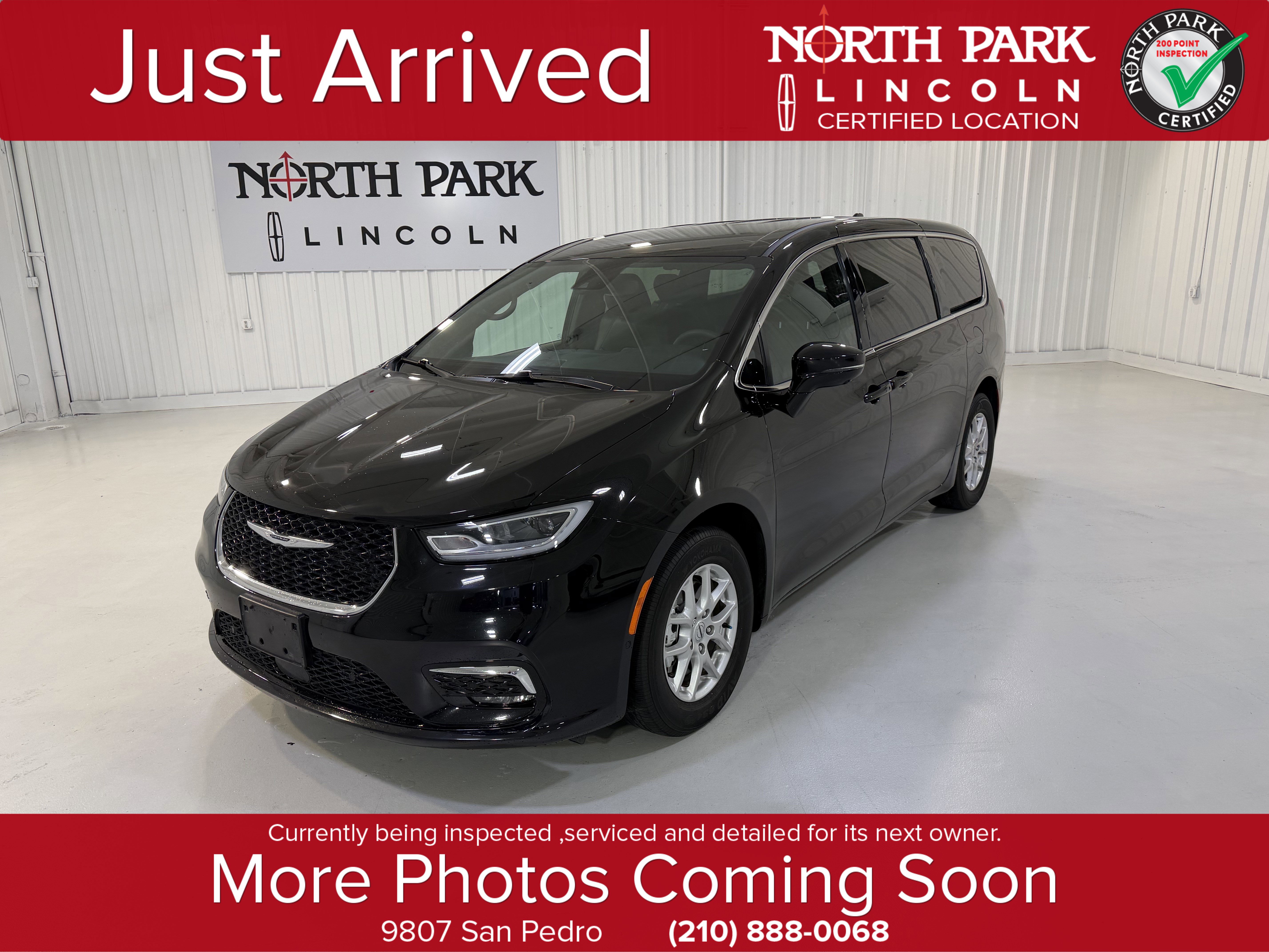 Used 2025 Chrysler Pacifica Select FWD image 1