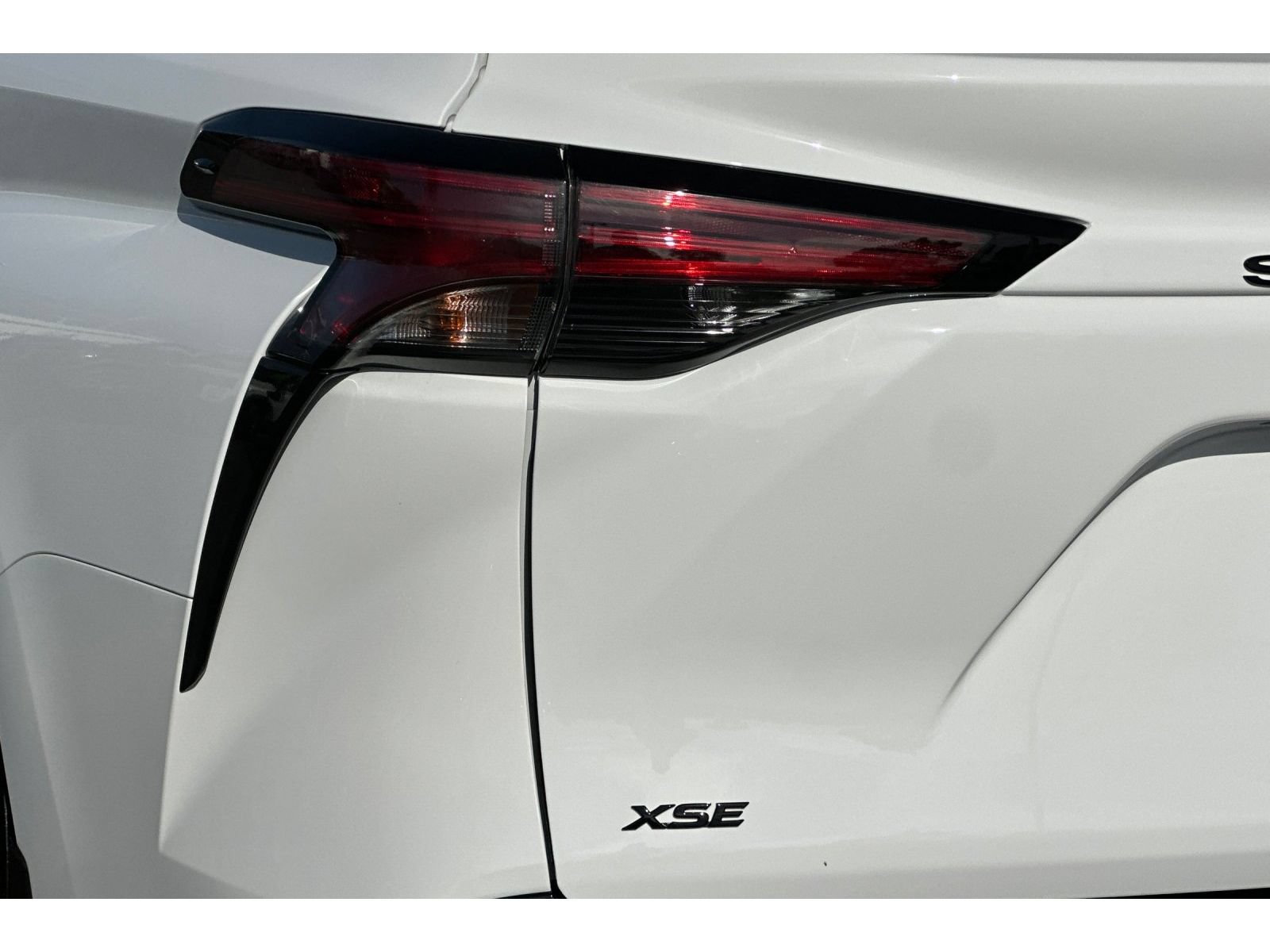 Certified 2025 Toyota Sienna XSE w/ XSE Premium Package AWD/4WD image 35