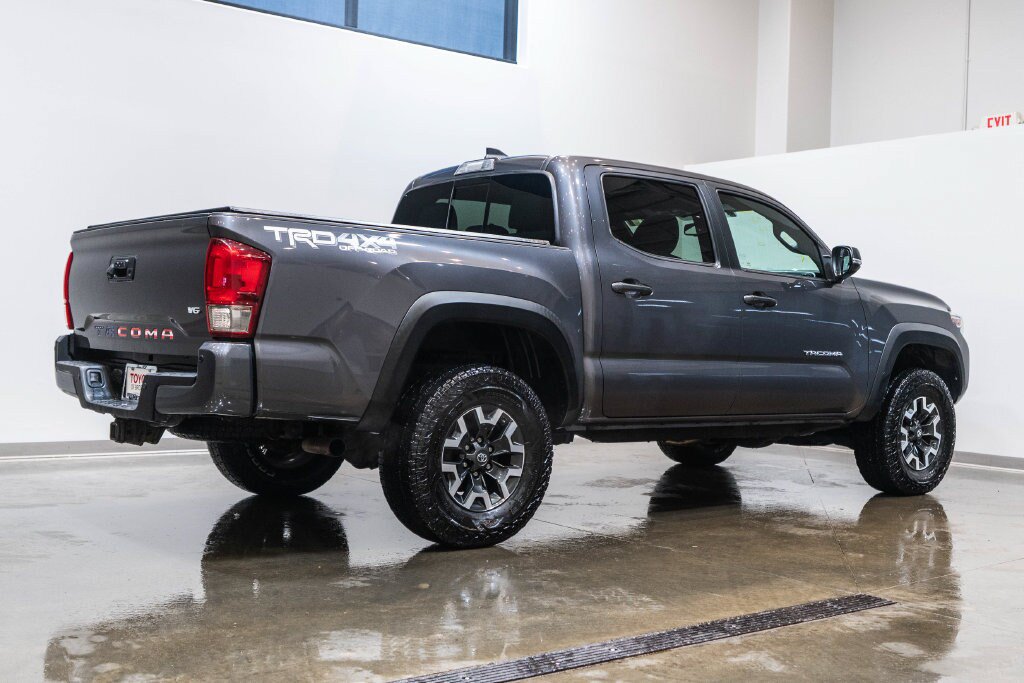 Used 2017 Toyota Tacoma TRD Off-Road AWD/4WD image 8