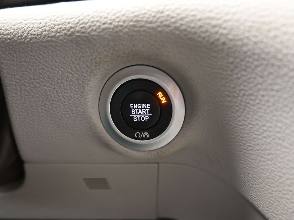 Used 2021 Chrysler Pacifica Touring-L image 11