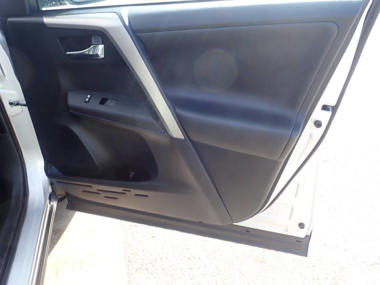 Used 2014 Toyota RAV4 Limited image 25