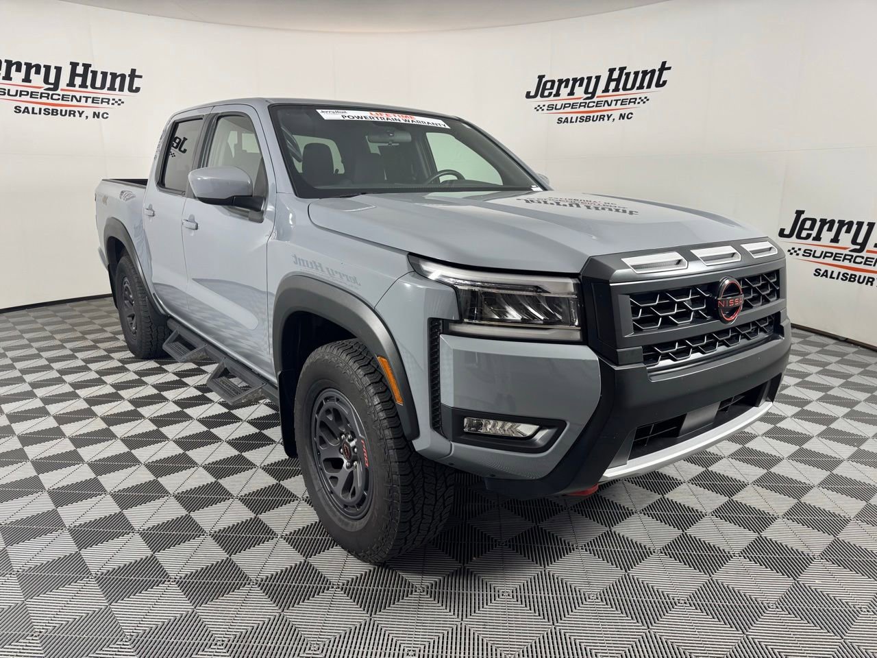 Used 2025 Nissan Frontier PRO-4X AWD/4WD image 5