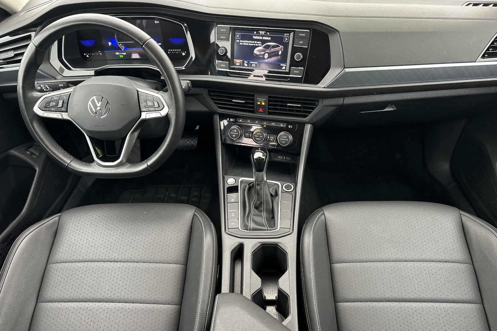 Used 2024 Volkswagen Jetta SE image 13