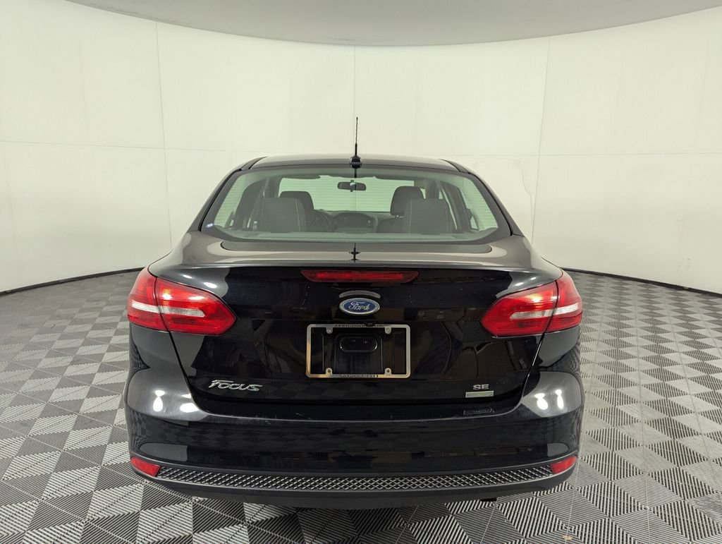 Used 2017 Ford Focus SE image 5