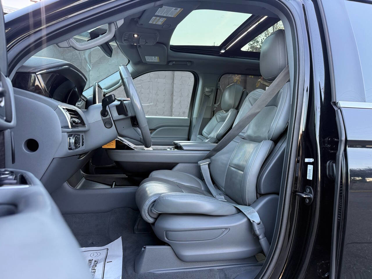 Used 2018 Lincoln Navigator Reserve AWD/4WD image 42