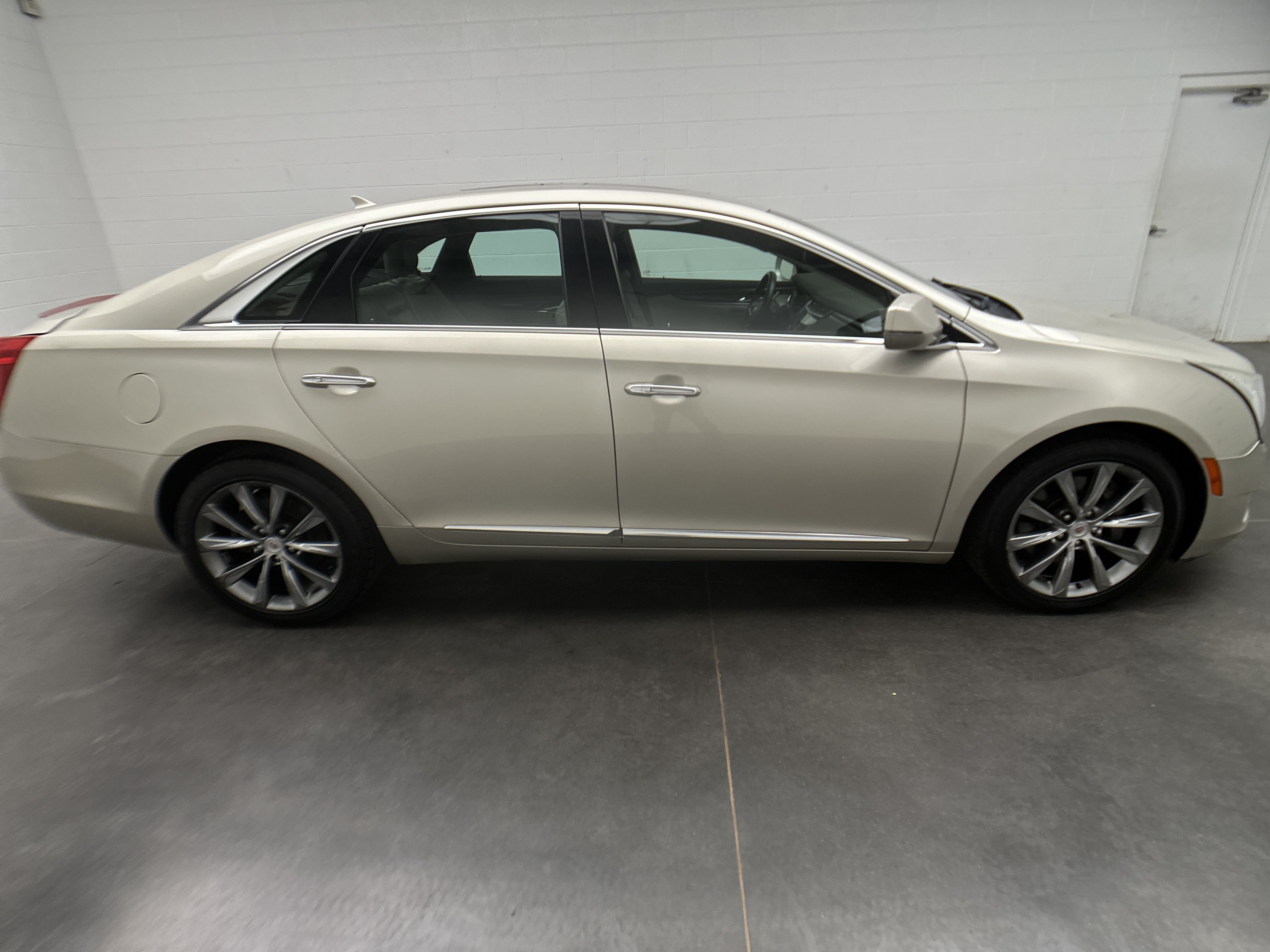 Used 2013 Cadillac XTS Luxury w/ Driver Awareness Package AWD/4WD image 9