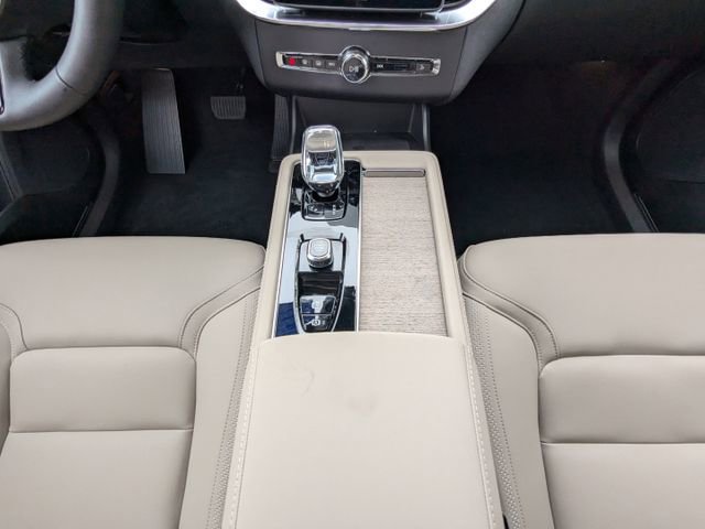 New 2025 Volvo XC90 T8 Plus w/ Protection Package Premier image 23