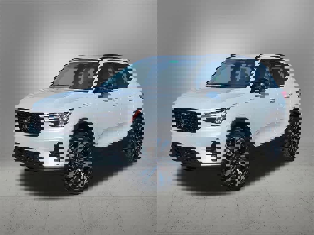 Used 2024 Volvo XC40 B5 Plus w/ Protection Package Premier