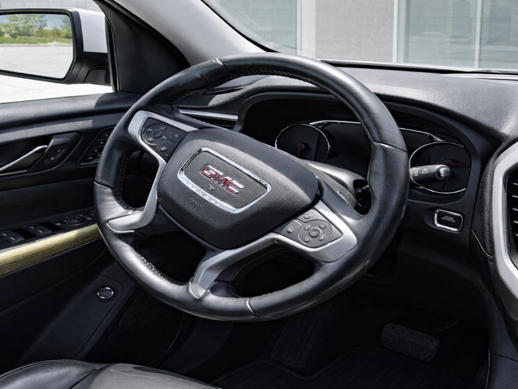 Used 2018 GMC Acadia Denali w/ Technology Package FWD image 17