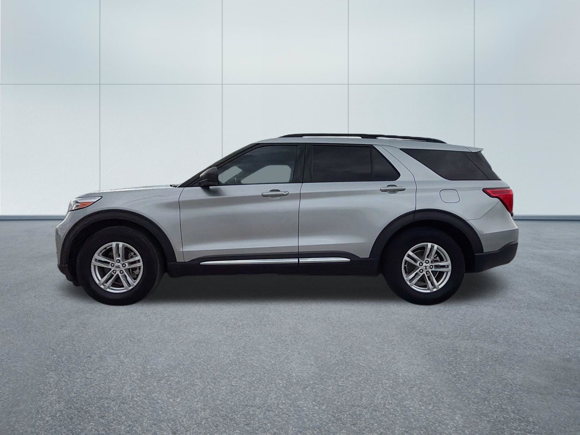 Used 2022 Ford Explorer XLT w/ Equipment Group 202A RWD image 10