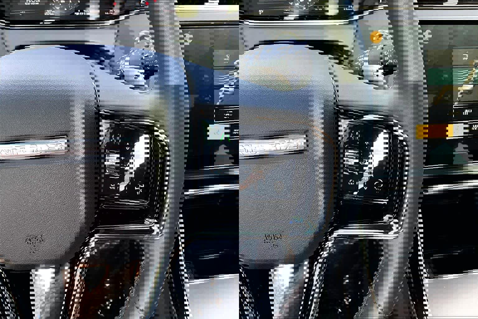 Used 2024 Land Rover Range Rover Evoque Dynamic SE image 47