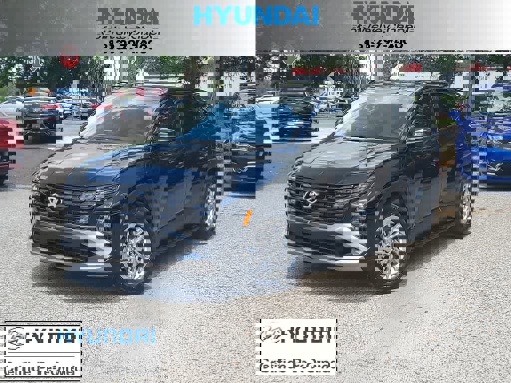 Used 2025 Hyundai Tucson SE image 1