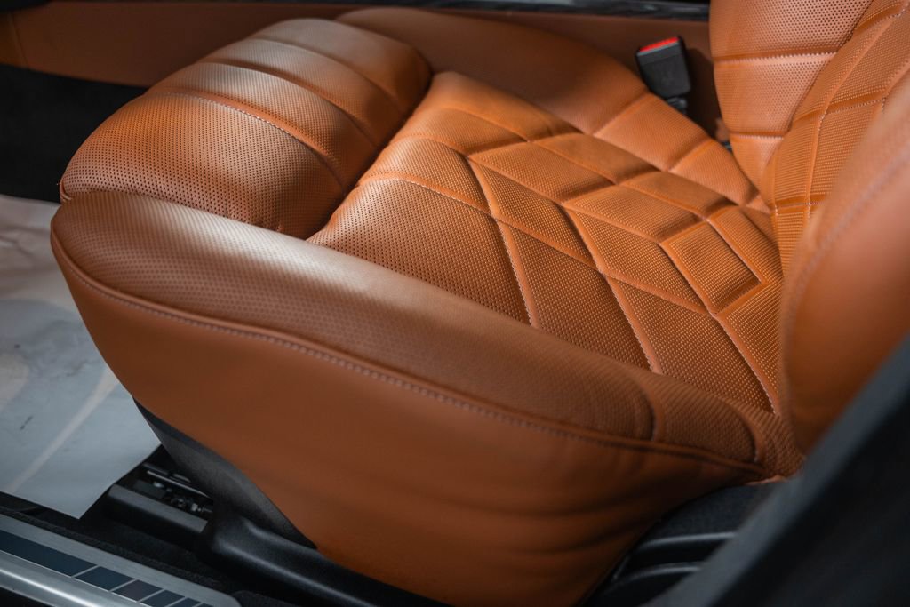 Used 2025 BMW 750e xDrive image 36