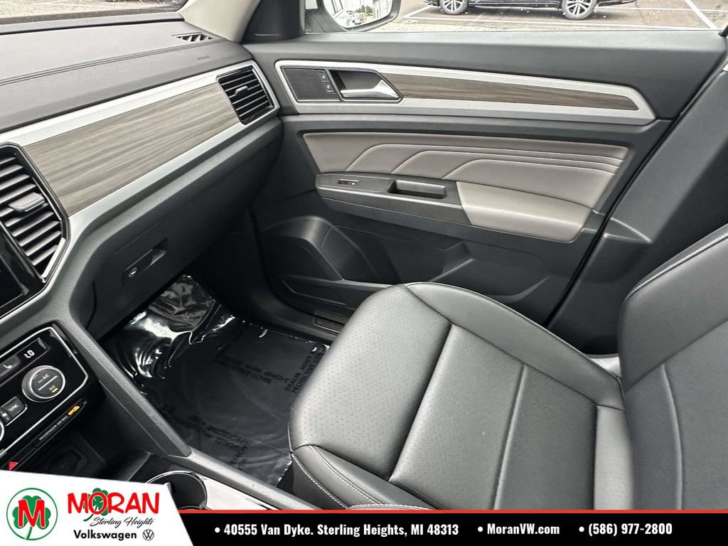 Used 2023 Volkswagen Atlas SEL AWD/4WD image 34