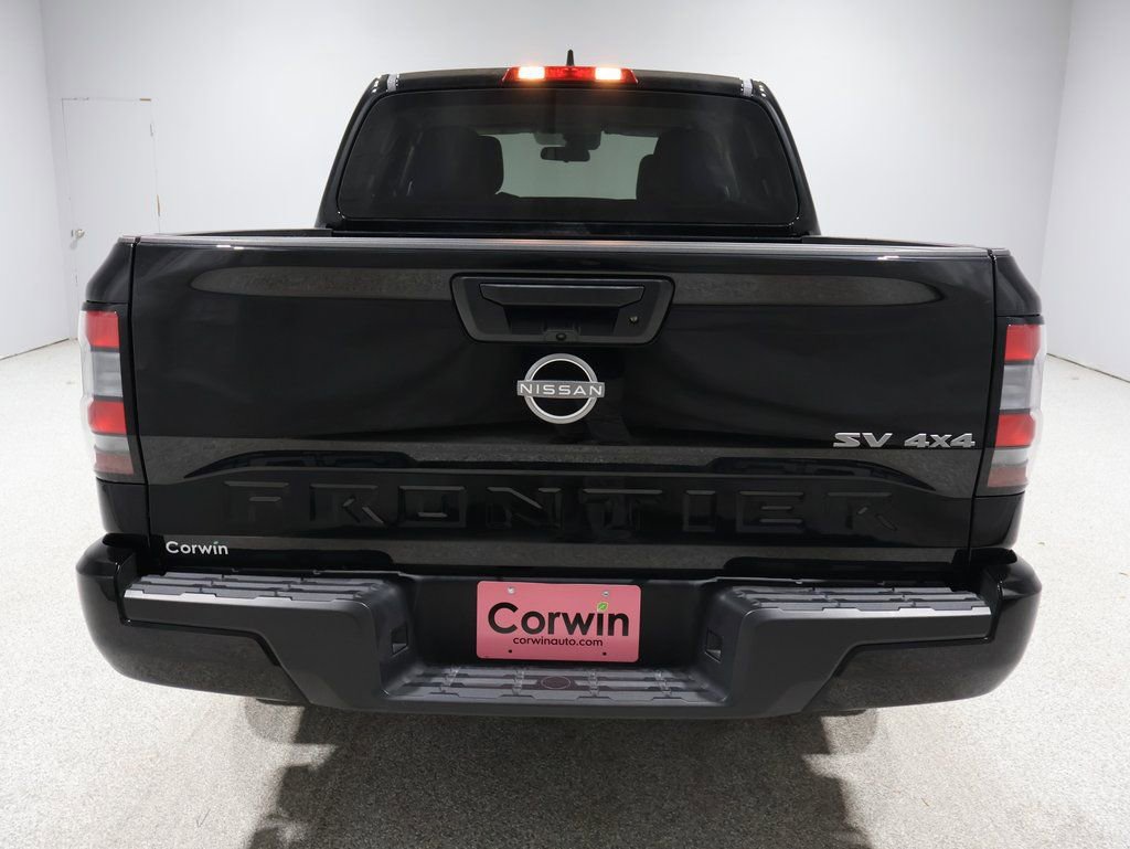 Used 2024 Nissan Frontier SV image 3