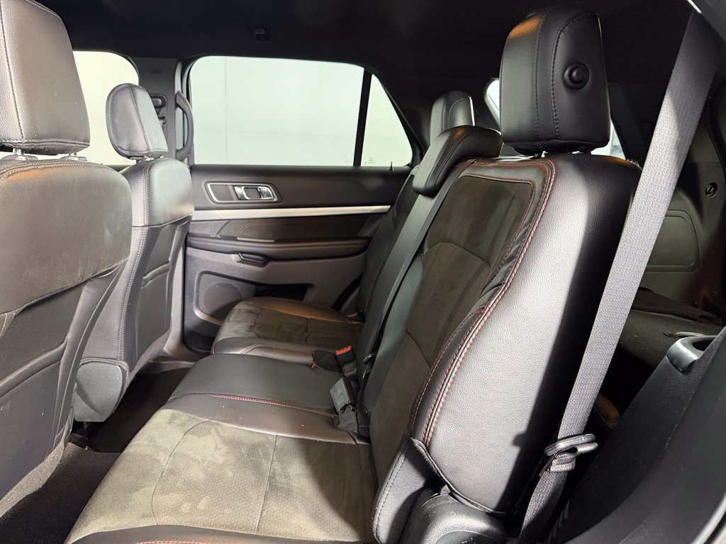Used 2018 Ford Explorer XLT w/ Equipment Group 202A AWD/4WD image 14
