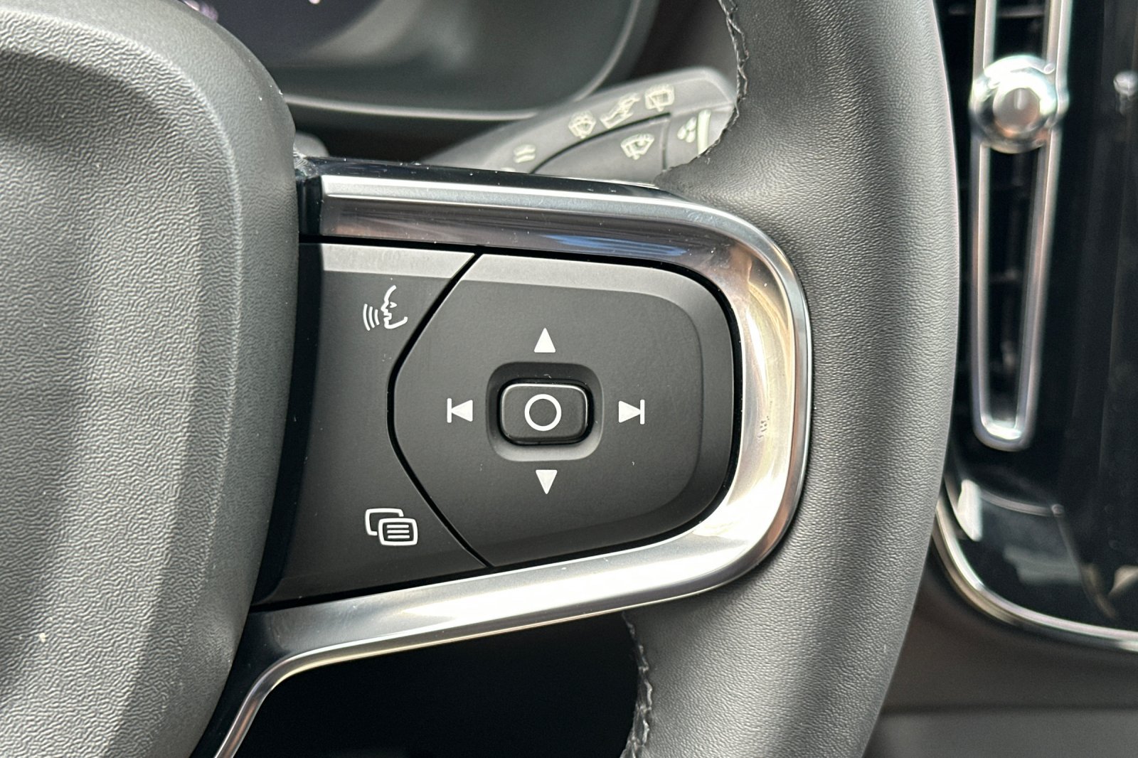 Used 2024 Volvo XC40 Recharge Ultimate w/ Protection Package Premier AWD/4WD image 28