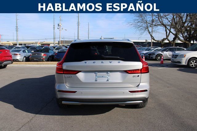 Used 2025 Volvo V60 B5 Cross Country Plus image 4