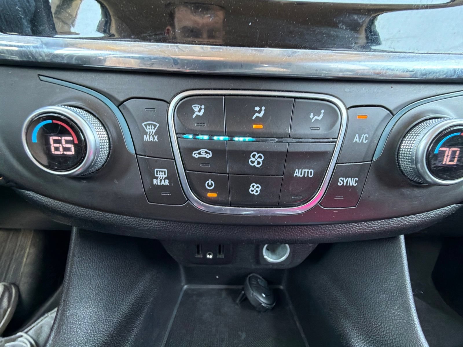 Used 2018 Chevrolet Traverse LS FWD image 19