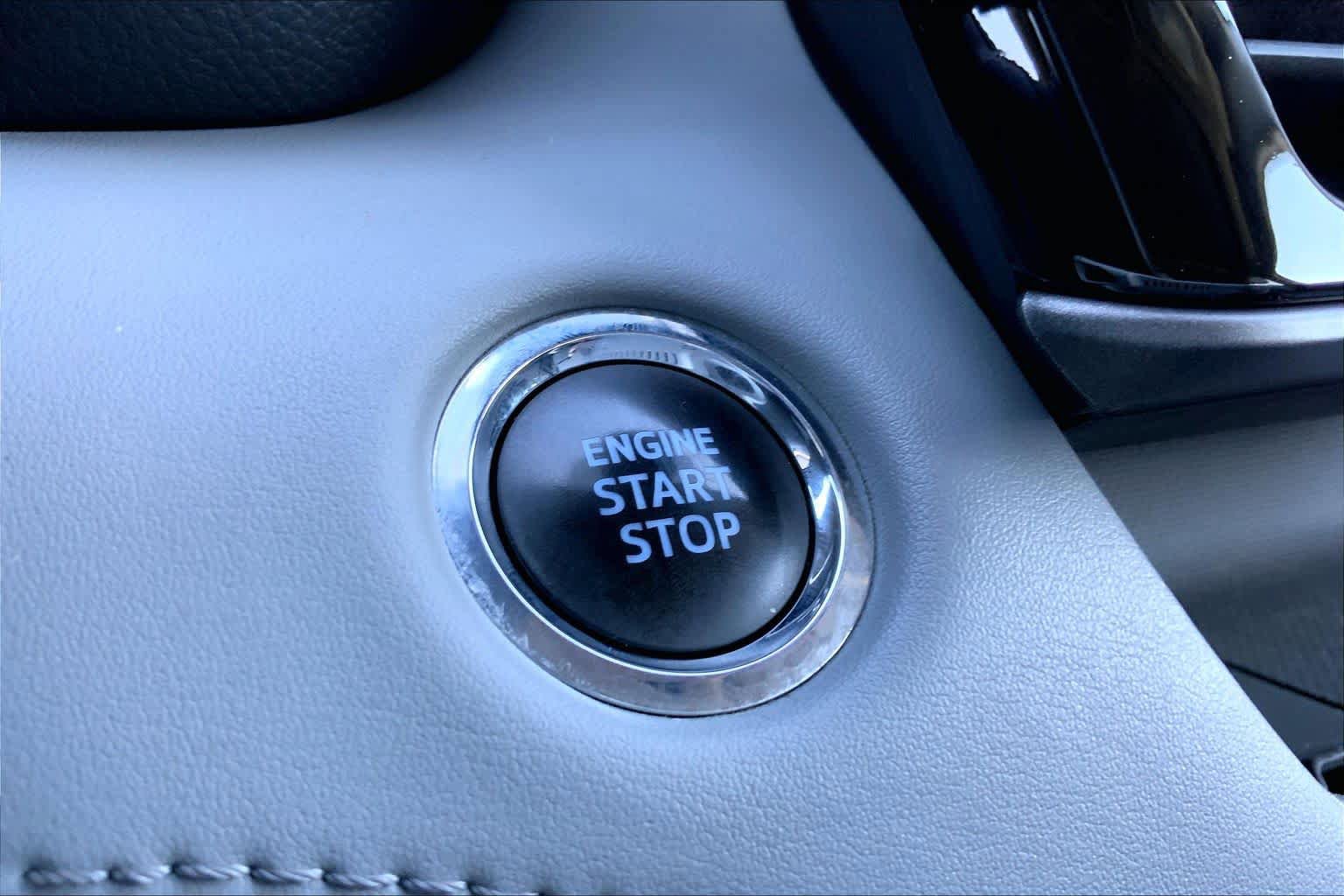 Used 2022 Toyota Highlander XLE AWD/4WD image 33