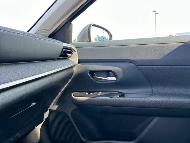 Certified 2025 Nissan Kicks SV FWD image 18