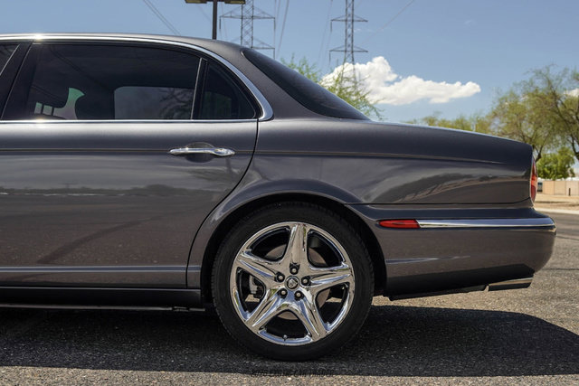 Used 2006 Jaguar XJ8 RWD image 5