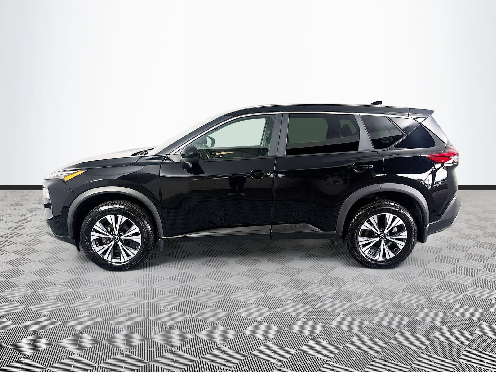 Used 2023 Nissan Rogue SV AWD/4WD image 4