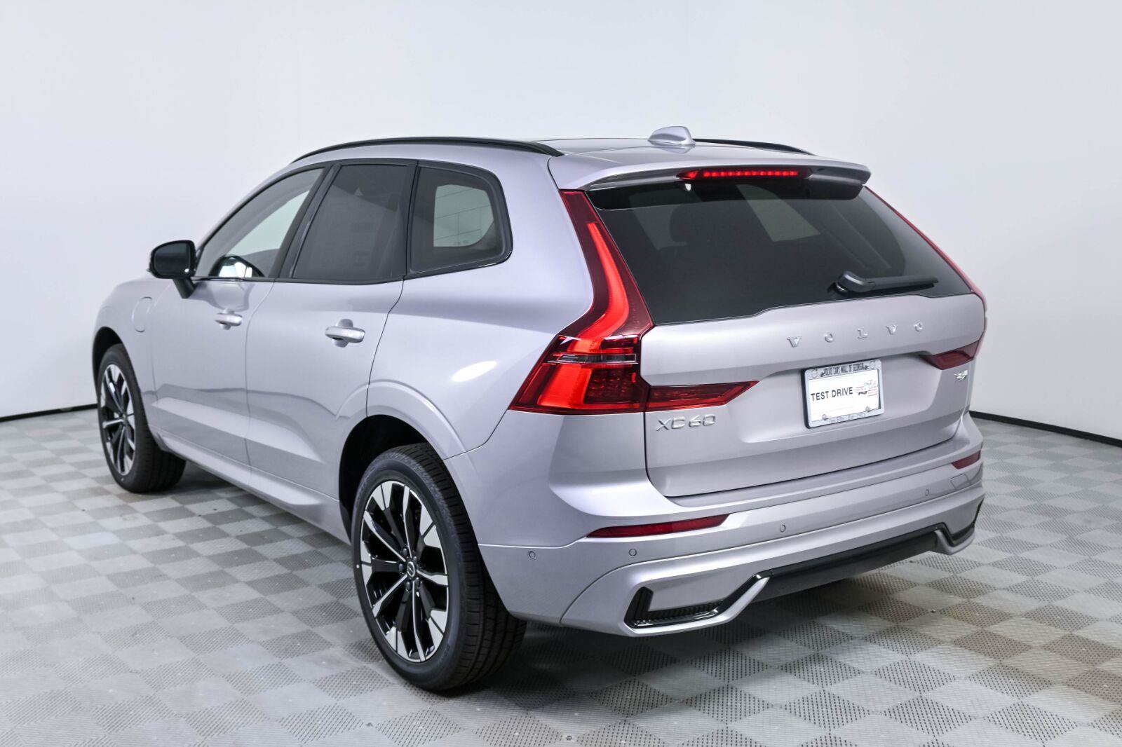 New 2026 Volvo XC60 T8 Plus w/ Climate Package AWD/4WD image 3