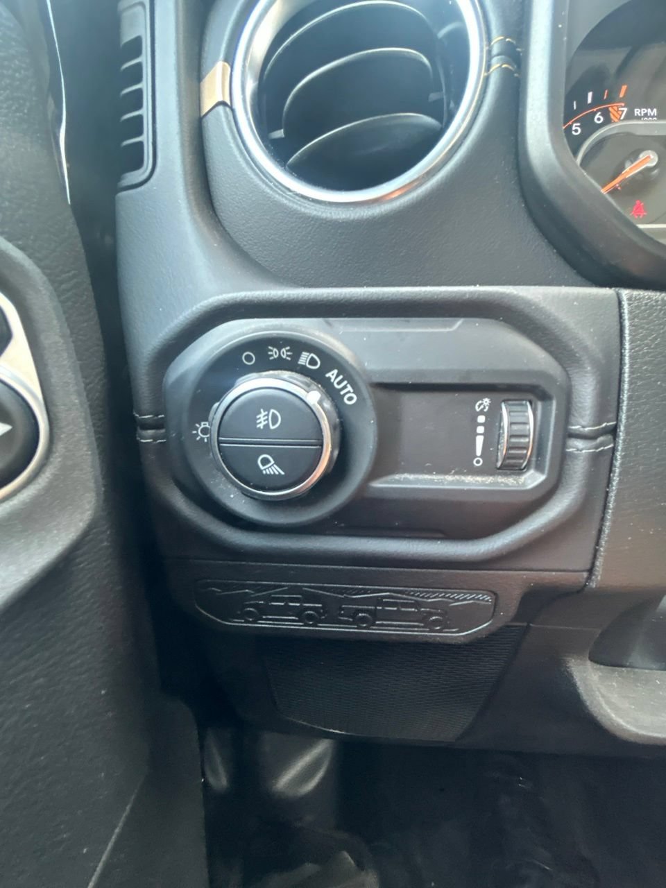 Used 2025 Jeep Gladiator Sport w/ Premium Package AWD/4WD image 26