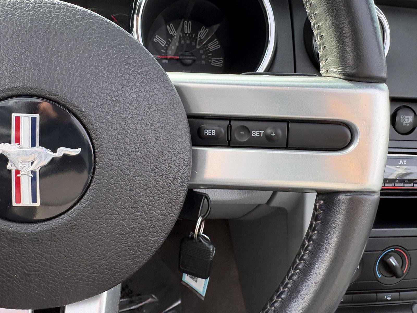 Used 2007 Ford Mustang Deluxe image 10