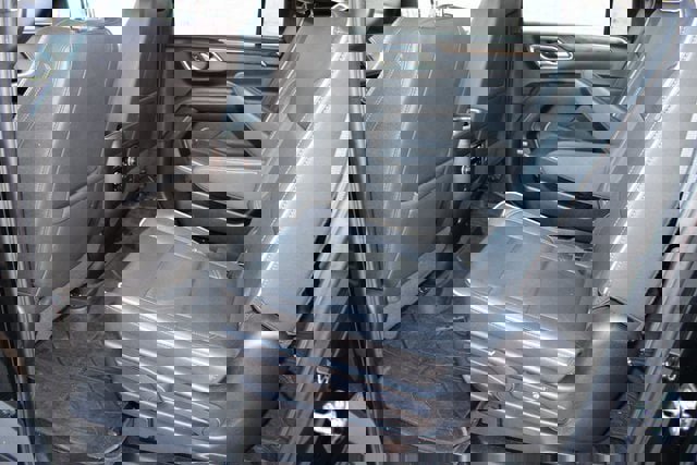 Used 2023 Chevrolet Suburban Premier image 6