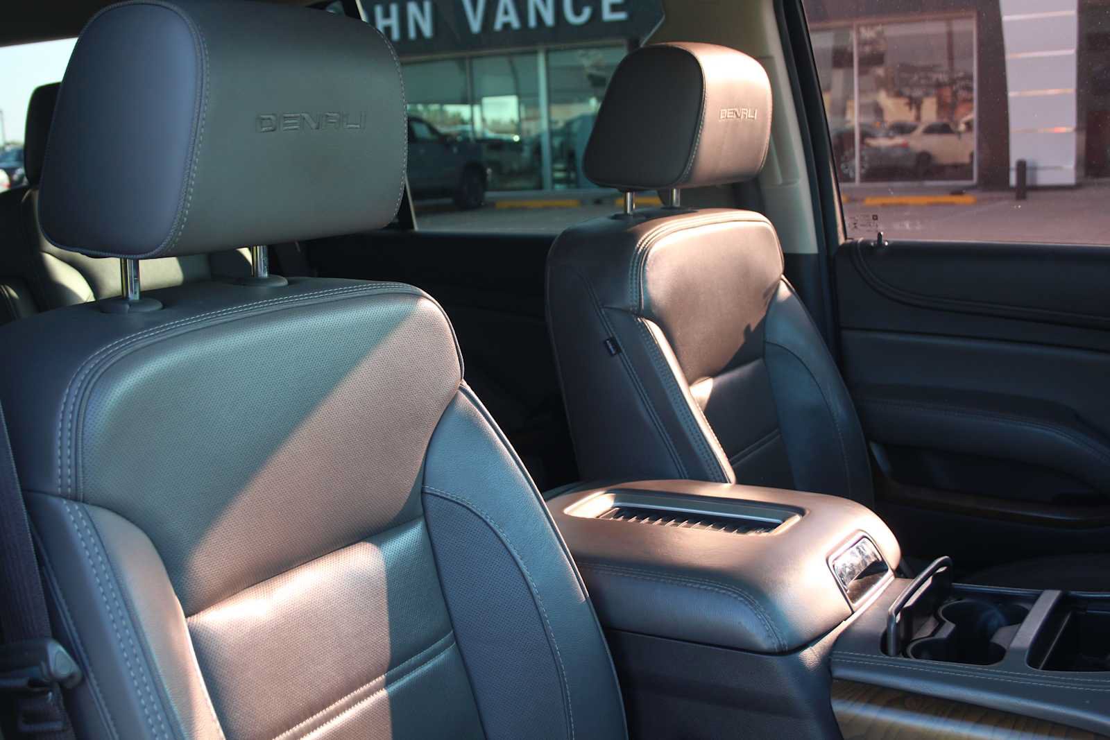 Used 2020 GMC Yukon Denali w/ Open Road Package AWD/4WD image 18
