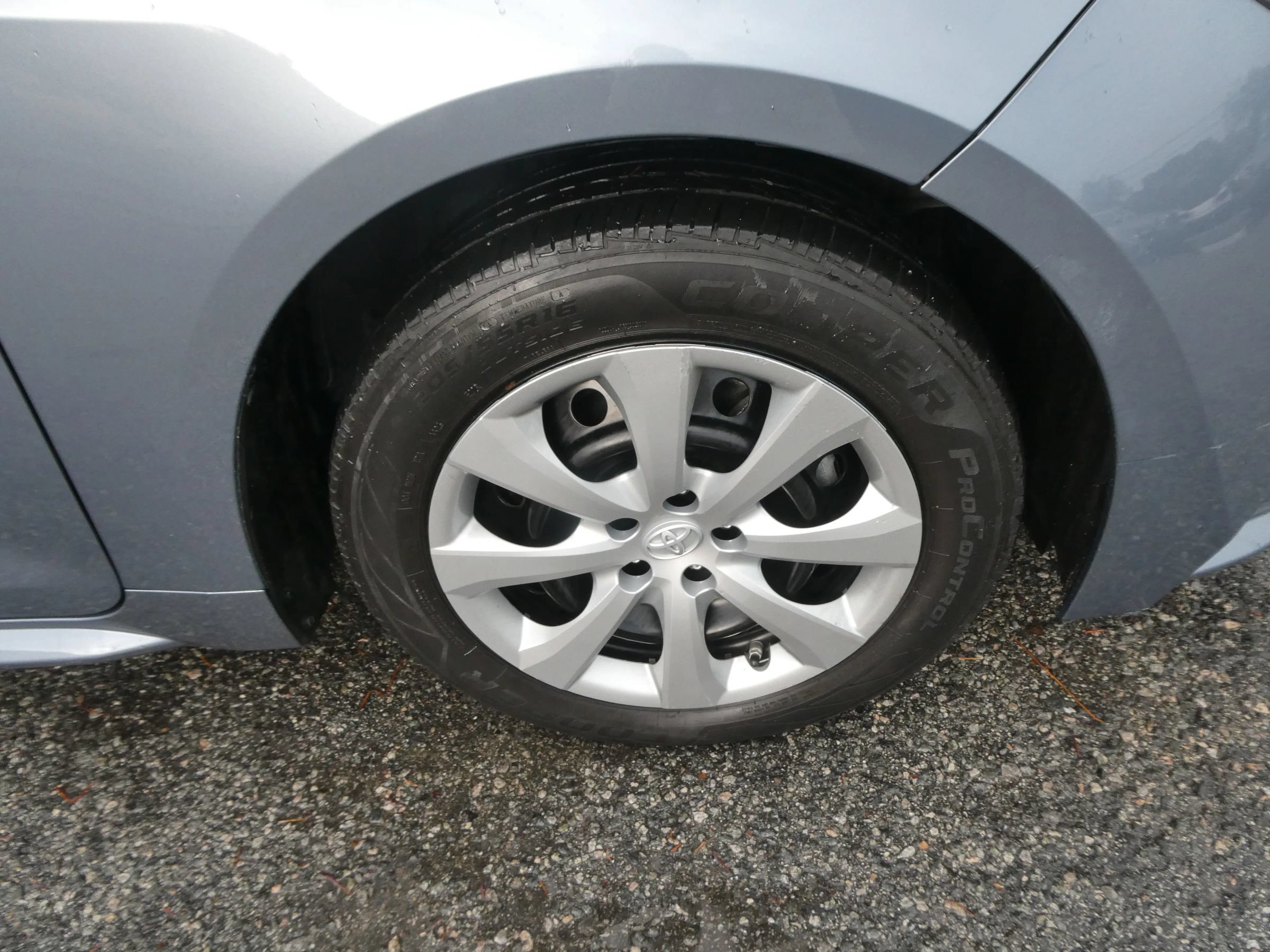 Used 2022 Toyota Corolla LE FWD image 28